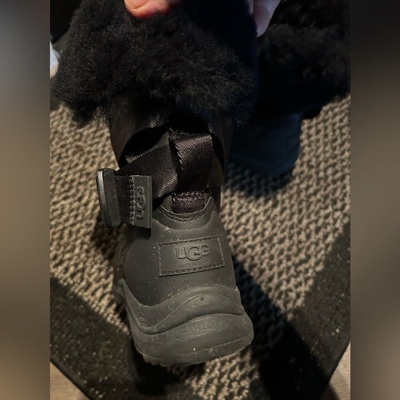 UGG Winter boots black US6 - Picture 6 of 11
